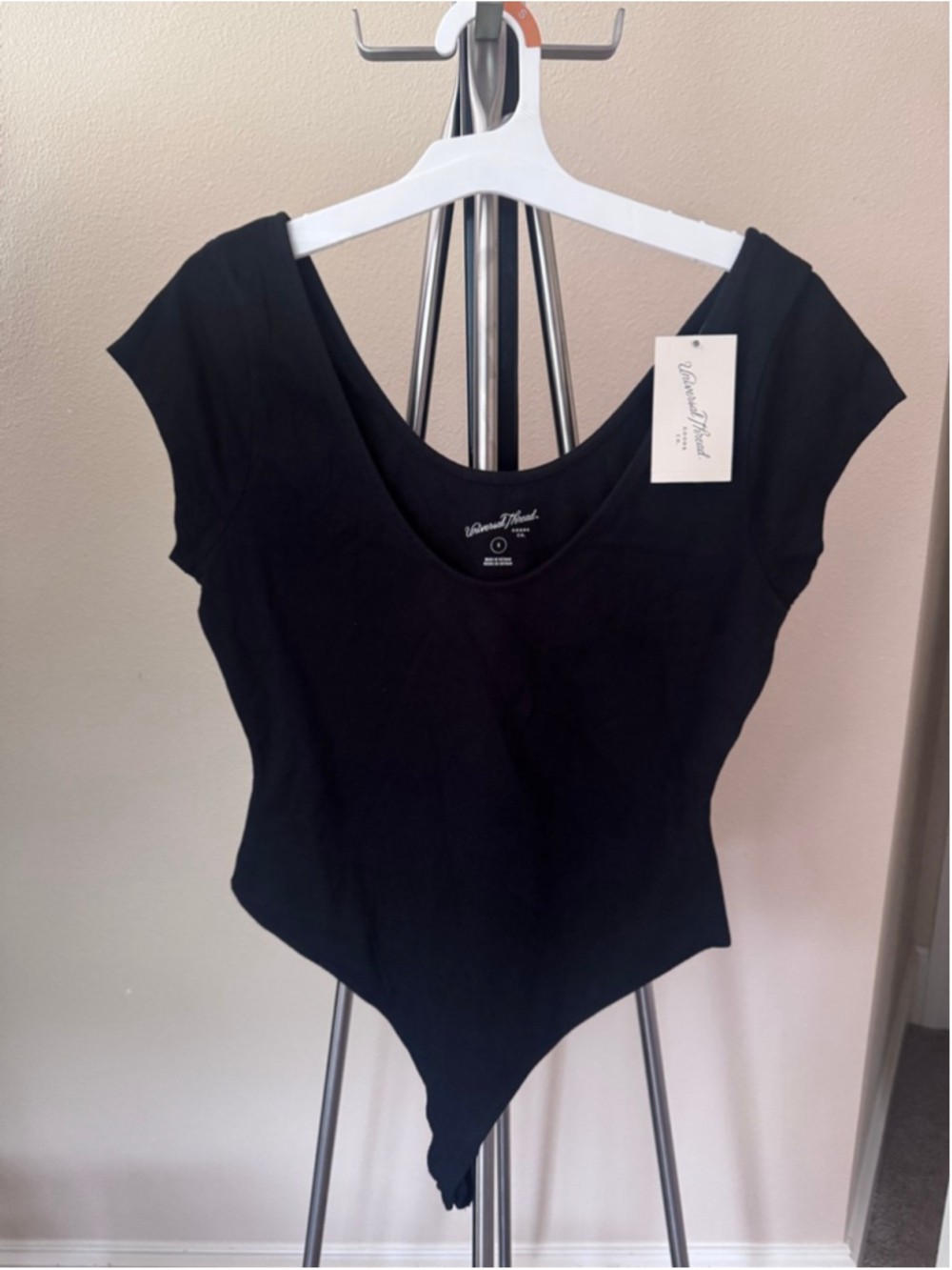 Universal Thread Black Short Sleeve Bodysuit Women's Size Small